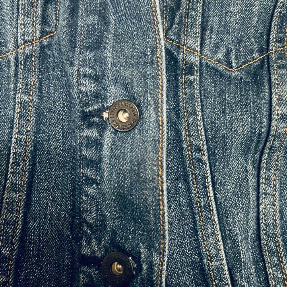 ⭐️HOST PICK - Levi's XS Trucker Jean Denim Jacket - Medium Blue - LIKE NEW - Picture 7 of 10